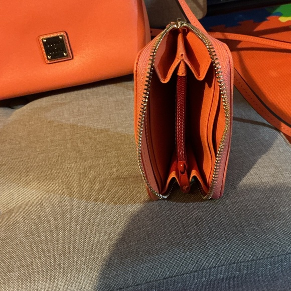 NEW Dooney & Bourke Coral Orange Crossbody Bag and Matching Wallet - Picture 7 of 10
